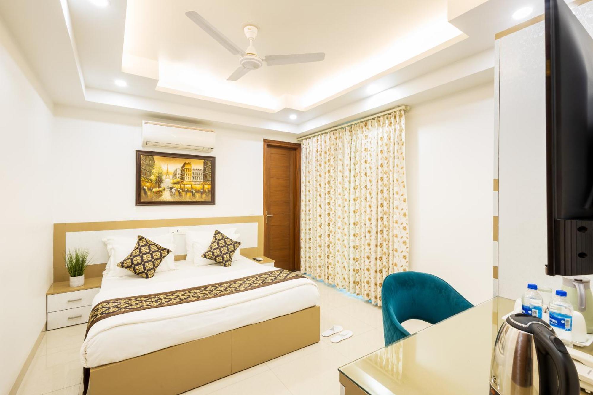 Hotel Krish - Near Medanta And Fortis Hospital Gurugram Gurgaon Buitenkant foto