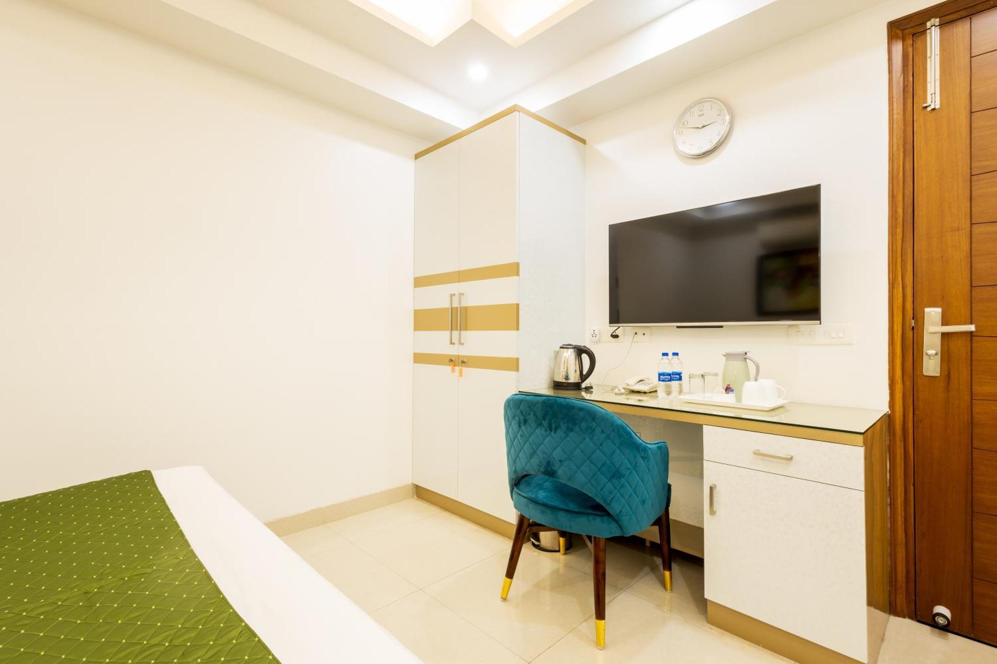 Hotel Krish - Near Medanta And Fortis Hospital Gurugram Gurgaon Buitenkant foto