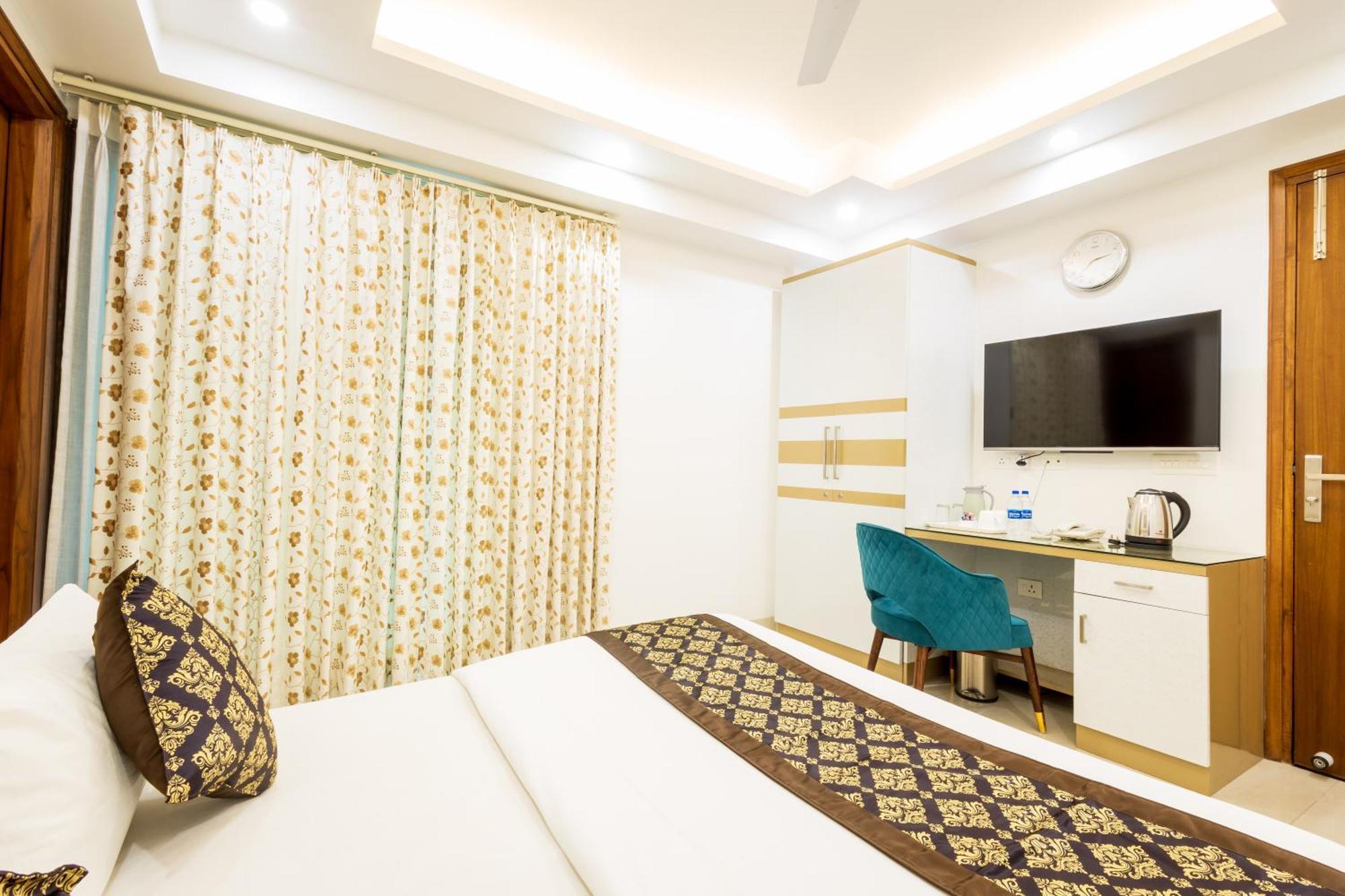 Hotel Krish - Near Medanta And Fortis Hospital Gurugram Gurgaon Buitenkant foto