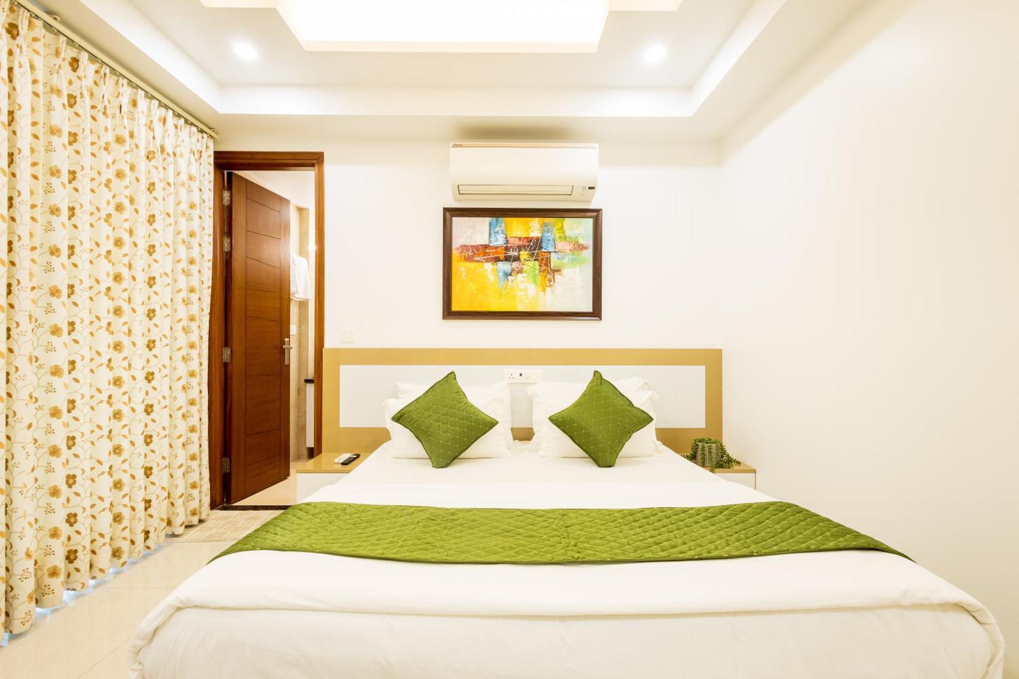 Hotel Krish - Near Medanta And Fortis Hospital Gurugram Gurgaon Buitenkant foto